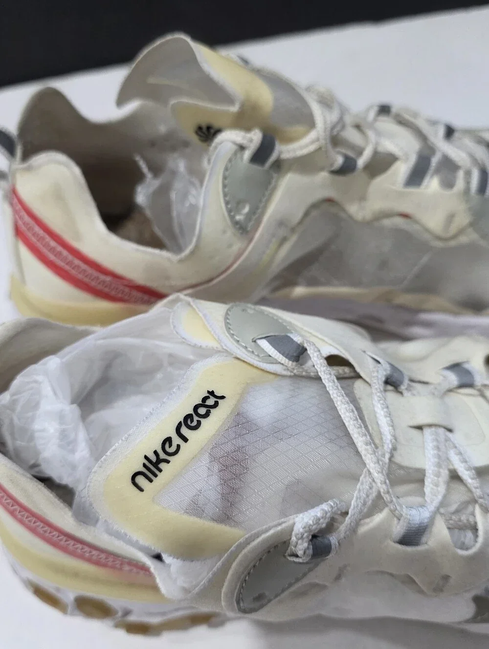 Nike React Element 87 Light Bone Sail Red Men Size 11 AQ1090-100 Sneaker